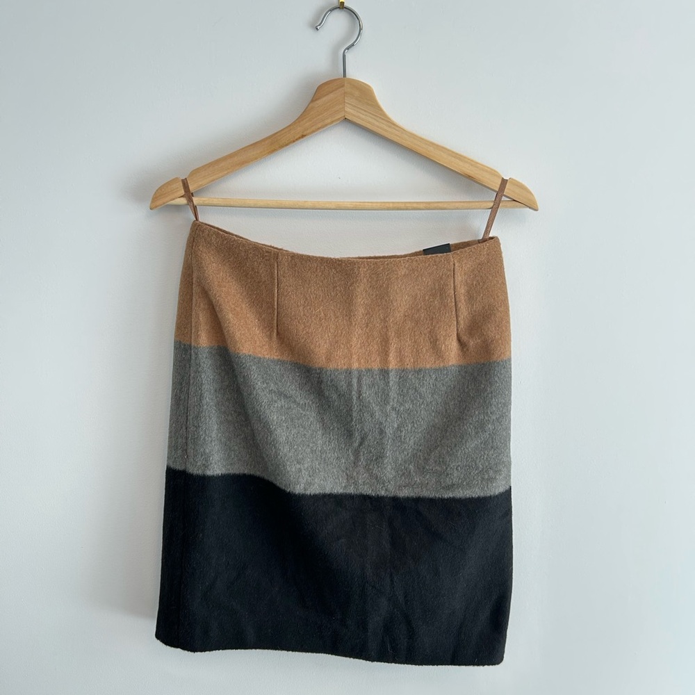 Amanda and Chelsea polyester and wool skirt. Tags on. Size 4